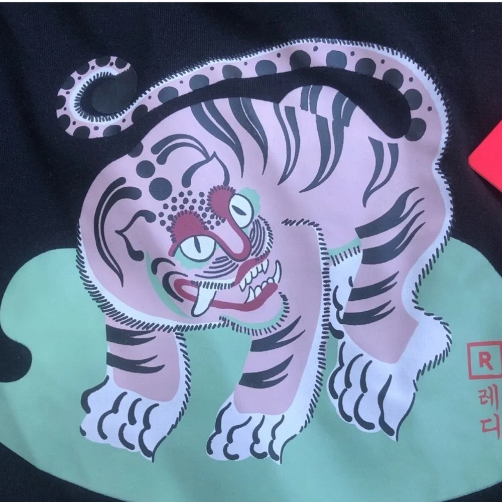 NWT Reddy tiger dog  t-shirt L​